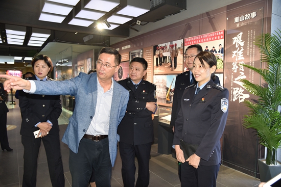 市交警支隊開展交通安全公益行活動68