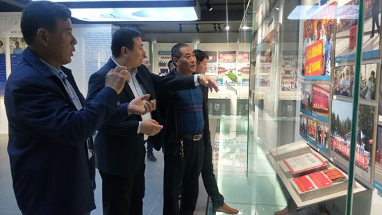 魯中水泥客戶到集團(tuán)參觀考察56