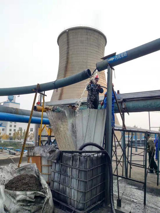 用實(shí)際行動踐行“致良知” ——重山思沃瑞搶修污泥泵管路39