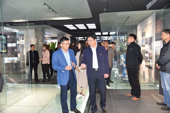 羅村鎮(zhèn)黨委、村域黨支部到重山文化館開展“不忘初心 牢記使命”主題教育活動(dòng)80