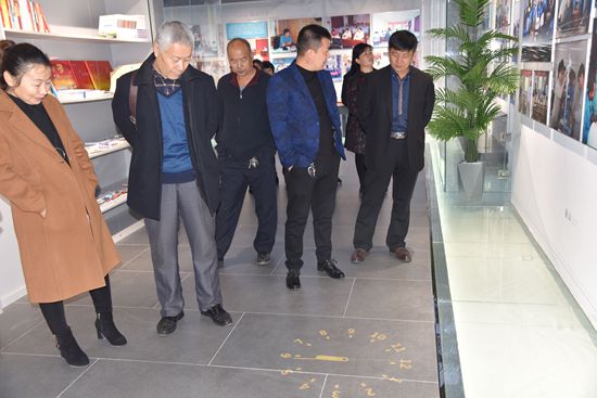 羅村鎮(zhèn)黨委、村域黨支部到重山文化館開展“不忘初心 牢記使命”主題教育活動(dòng)80