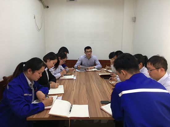 運營中心召開工作會議43