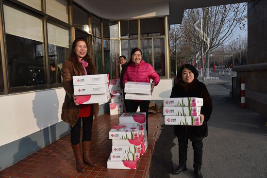 重山集團(tuán)2020致良知在路上--重山集團(tuán)為南韓村星級文明戶發(fā)放獎品（一）48