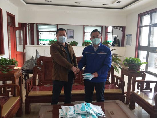 愛心捐贈(zèng) 共抗疫情95