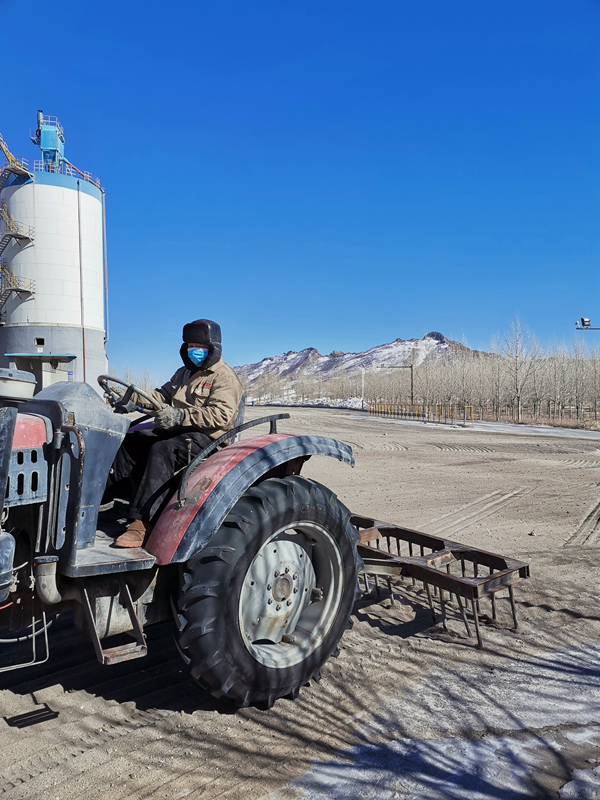 重山春已到 奮斗正當(dāng)時21