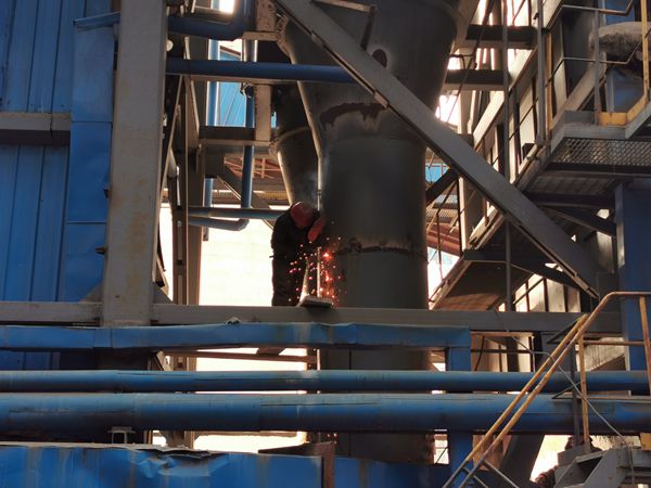 重山春已到 奮斗正當(dāng)時21