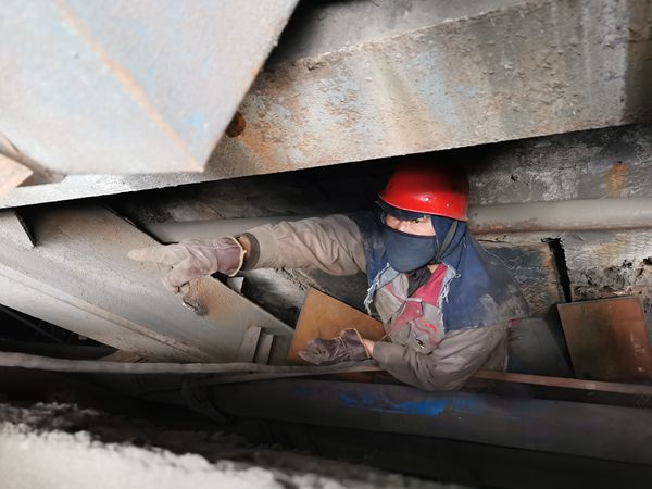 重山春已到 奮斗正當(dāng)時21