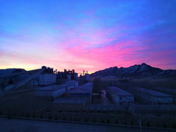 重山春已到 奮斗正當(dāng)時21