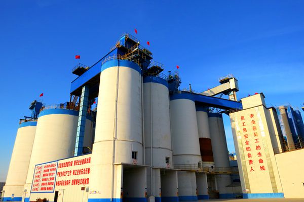 重山春已到 奮斗正當(dāng)時21