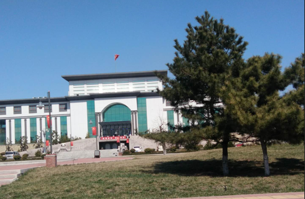 重山春已到 奮斗正當(dāng)時21