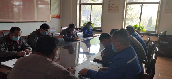 魯中水泥召開設(shè)備工作會(huì)議8