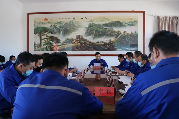 魯蒙公司黨支部召開黨員大會(huì)88