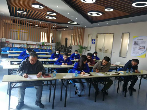 集團(tuán)財(cái)務(wù)中心召開工作會(huì)議25