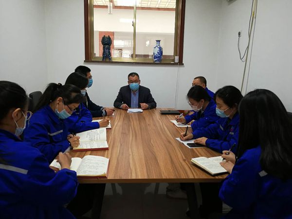 集團(tuán)財(cái)務(wù)中心召開工作會(huì)議 93