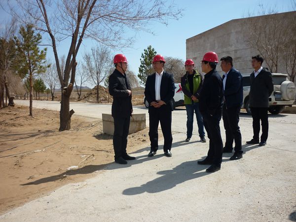 旗領(lǐng)導(dǎo)到鵬峰化工視察指導(dǎo)工作20