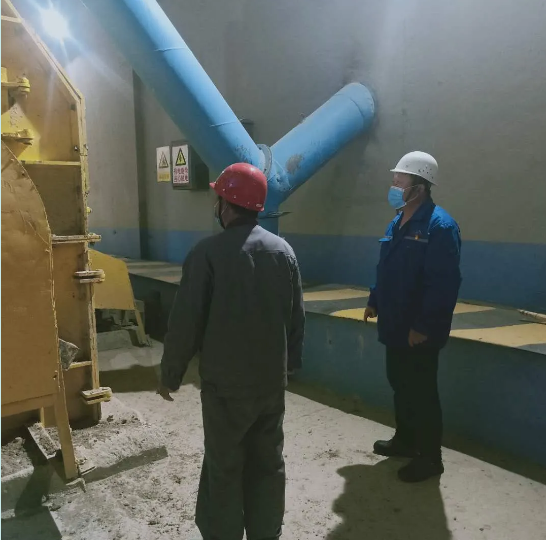 【重山人?重山事】甘做笨鳥先飛的老黃牛 ——記魯中水泥供料車間主任袁雷40