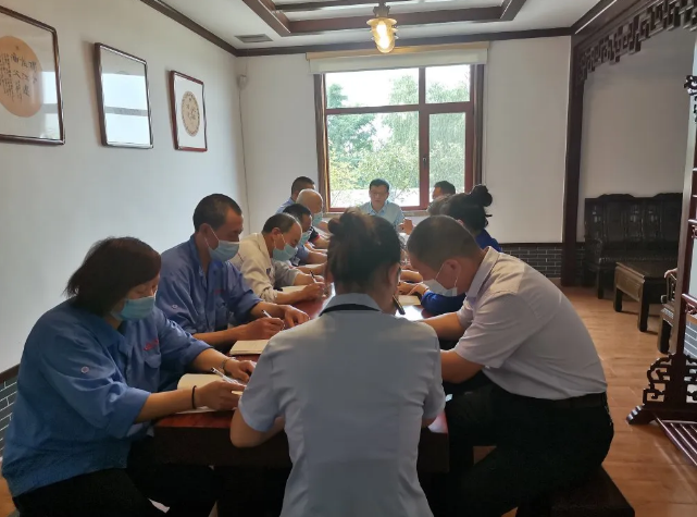 集團辦公室召開部門會議27