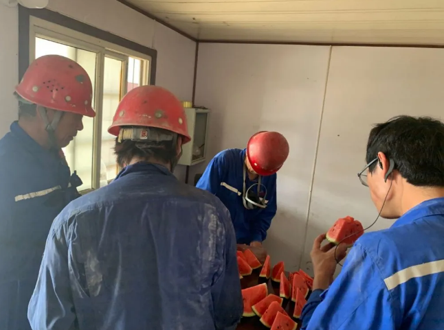 炎炎夏日送清涼 絲絲情意暖人心1