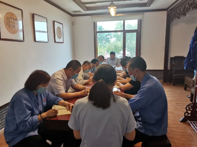 集團(tuán)辦公室召開部門會(huì)議64