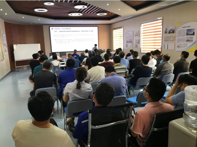 羅村鎮(zhèn)“智慧安監(jiān)系統(tǒng)”推進(jìn)會(huì)在集團(tuán)召開(kāi)34