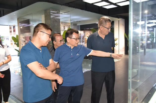 市檔案館領(lǐng)導(dǎo)到集團調(diào)研指導(dǎo)工作81