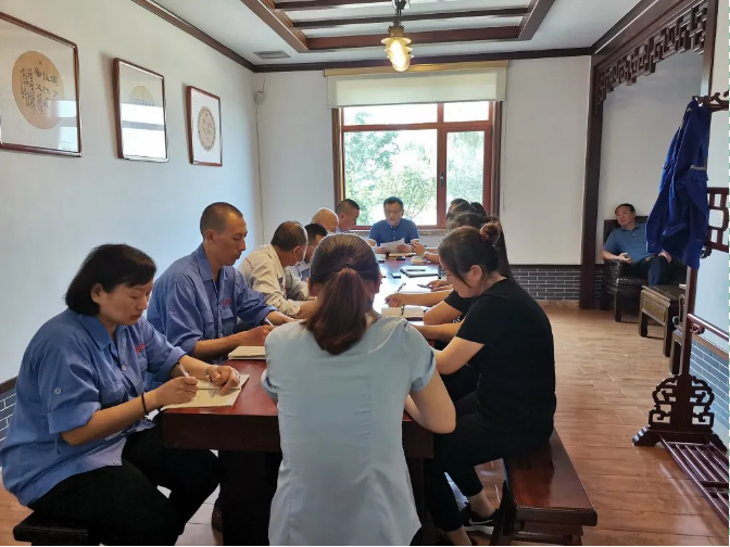 集團辦公室召開部門會議41