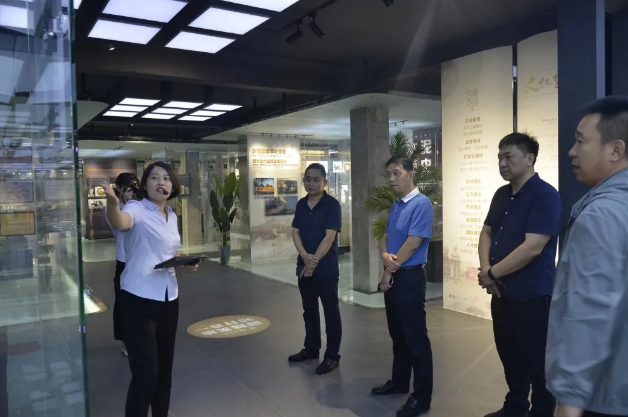 海信集團(tuán)地產(chǎn)公司到魯中水泥參觀考察28