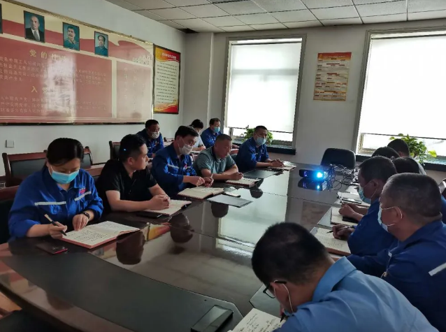 魯中水泥召開月度經(jīng)營(yíng)分析會(huì)35