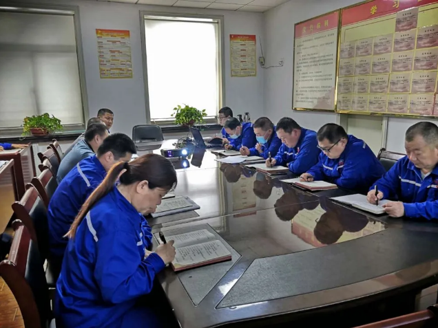 魯中水泥召開(kāi)月度經(jīng)營(yíng)分析會(huì)議18