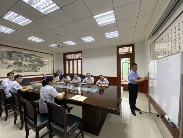 運營中心組織專題學(xué)習(xí)90