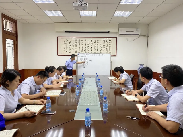 運營中心組織專題學(xué)習(xí)90