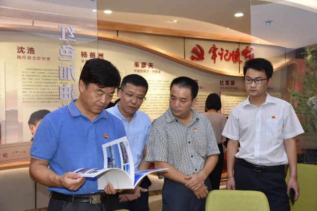 區(qū)委編辦黨支部到集團開展主題黨日活動56