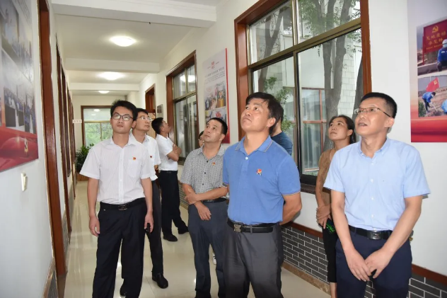 區(qū)委編辦黨支部到集團開展主題黨日活動56