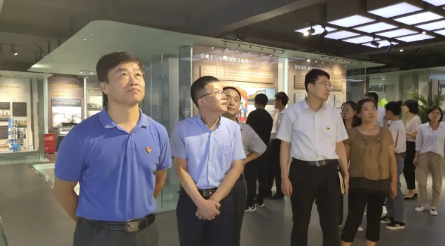 區(qū)委編辦黨支部到集團開展主題黨日活動56