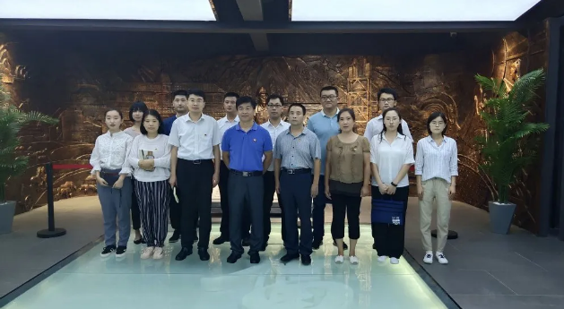 區(qū)委編辦黨支部到集團開展主題黨日活動56