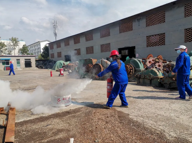 魯中水泥組織消防應急演練53