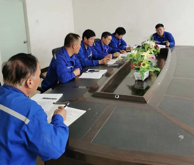 魯蒙公司召開(kāi)成本分析會(huì)議96