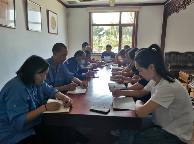 集團辦公室召開部門會議37