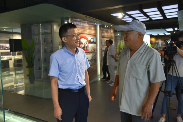 進(jìn)重山 看巨變 贏未來14