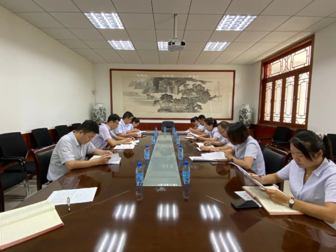 集團(tuán)運(yùn)營中心召開部門工作會(huì)議 45