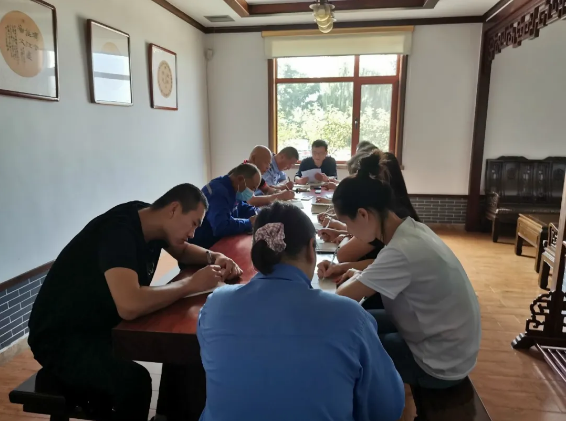 集團(tuán)辦公室召開部門會(huì)議39