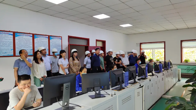 尋求合作 共謀發(fā)展——壽光市建筑業(yè)協(xié)會混凝土專委會到魯中水泥參觀考察100