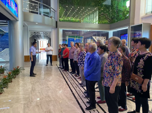 加強(qiáng)村企溝通 促進(jìn)和諧發(fā)展——南韓村民參加重山集團(tuán)企業(yè)開放日活動(dòng)95