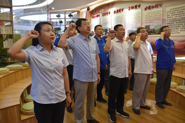 不忘初心跟黨走 牢記使命勇?lián)?dāng) ——前河村黨支部和南韓化工黨支部走進初心學(xué)堂35