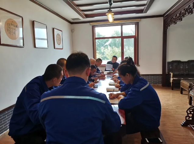 集團(tuán)辦公室召開部門工作會議75