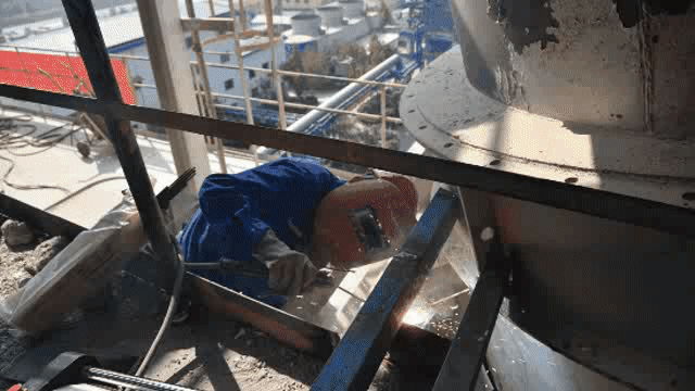 “雙節(jié)”堅守?檢修——他們奮斗的樣子真美！95