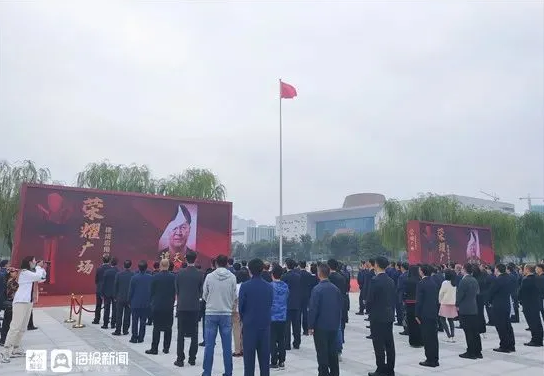 李學(xué)主席榮登淄博榮耀廣場(chǎng)企業(yè)家光榮榜93