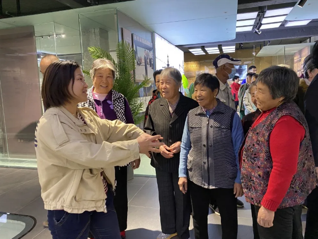 攜手奮進(jìn) 共創(chuàng)美好生活 ——企業(yè)開(kāi)放日迎來(lái)第七批客人22