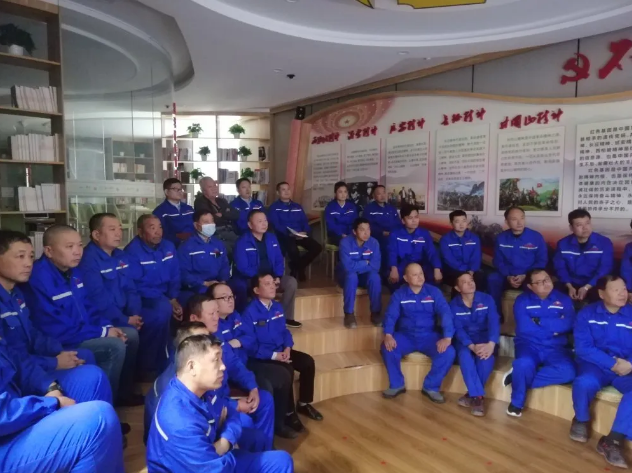 魯中水泥黨支部組織召開(kāi)支委會(huì)、 主題黨日活動(dòng)0