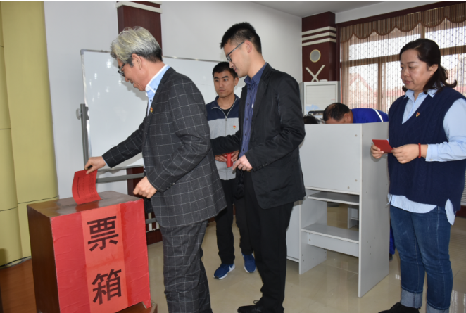 開啟村企融合發(fā)展新征程 ——重山集團黨委順利召開黨員大會93